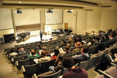 Keynote speaker Konrad Strauss addressing a great early-morning crowd.
